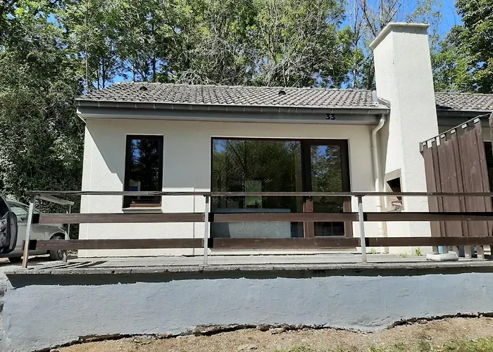 Mooie In De Prachtige 홀리데이파크 Hastiere-par-dela